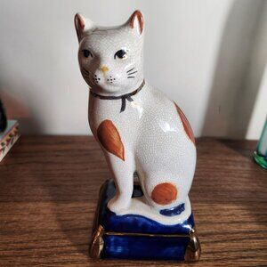 Vintage Fitz and Floyd Stratfordshire Ceramic Cat Figurine On Blue Base